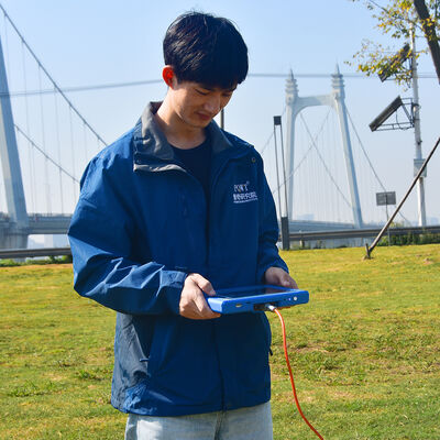 PQWT TC150 رصد کننده آب زیرزمینی با 150 متر عمق 7 اینچ صفحه لمسی و فرکانس سه گانه برای بررسی آب ژئوفیزیکی